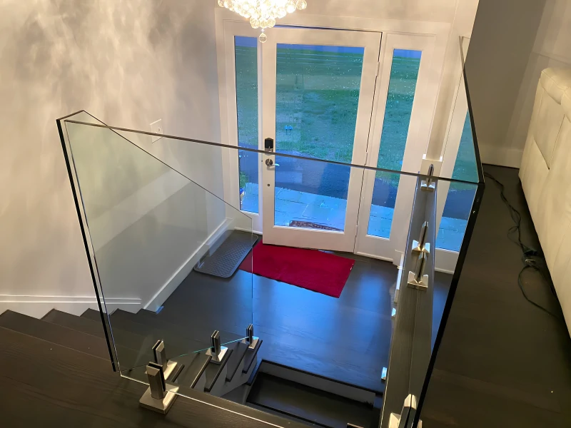 Application of Level And Glass Height Adjustable